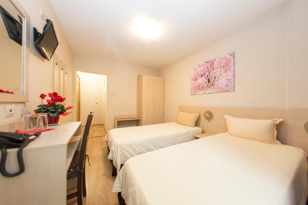 Family Hotel Madrid ソフィア エクステリア 写真