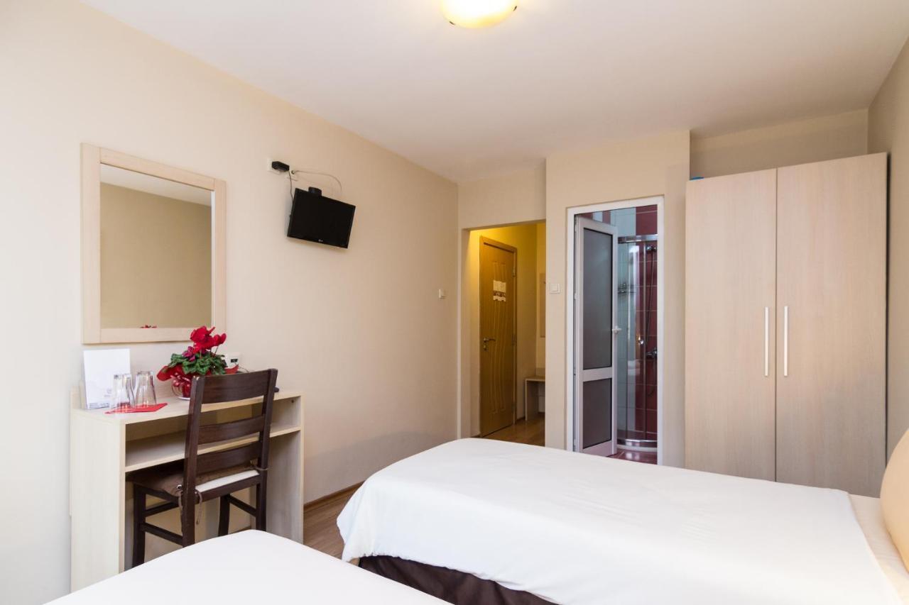Family Hotel Madrid ソフィア エクステリア 写真