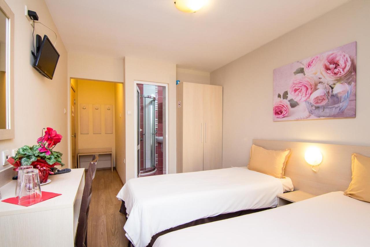 Family Hotel Madrid ソフィア エクステリア 写真