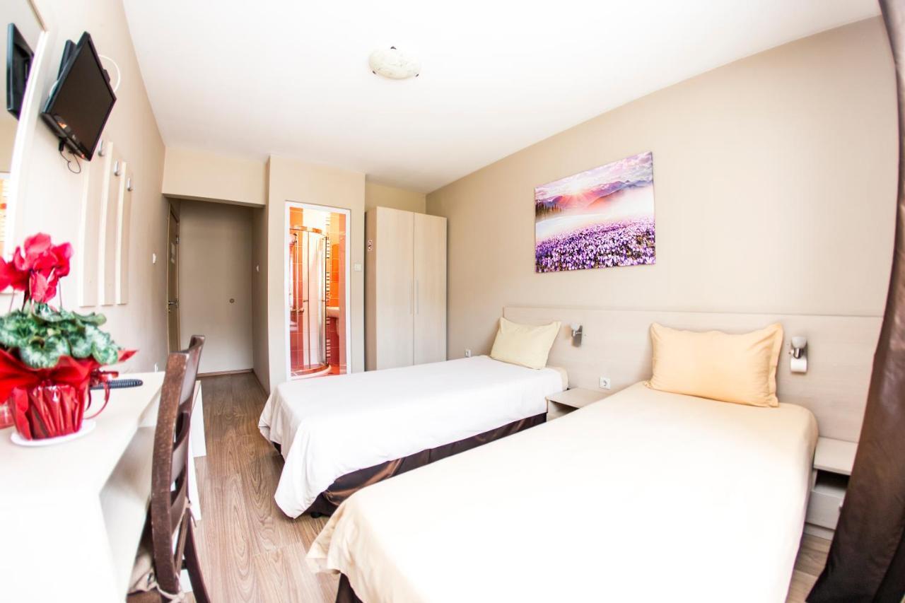 Family Hotel Madrid ソフィア エクステリア 写真