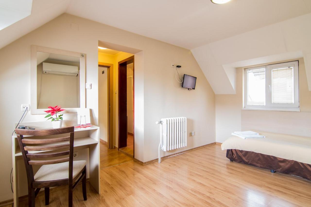 Family Hotel Madrid ソフィア エクステリア 写真