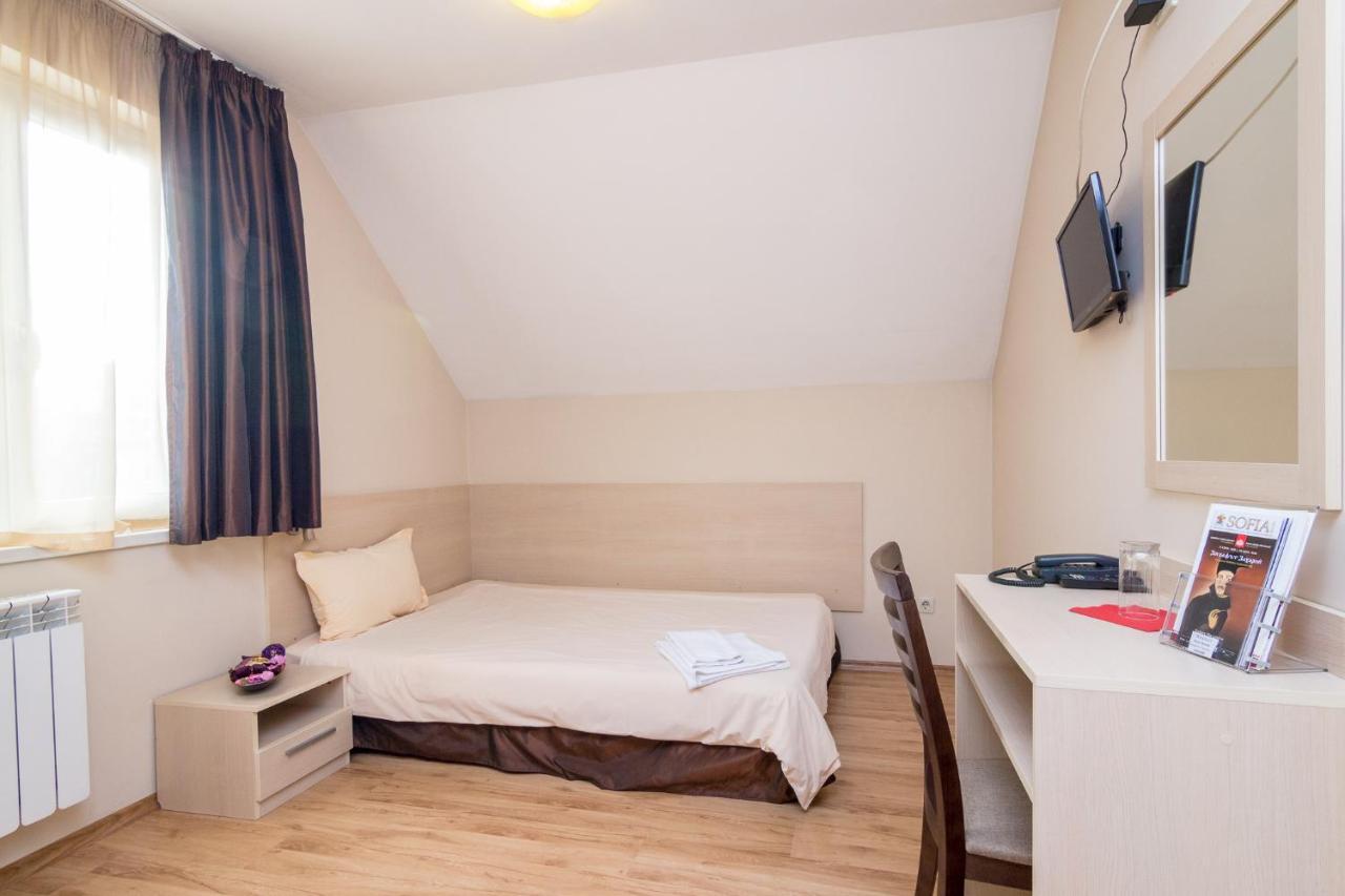 Family Hotel Madrid ソフィア エクステリア 写真